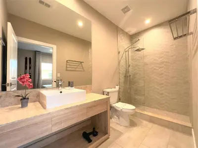 a bathroom with a sink and a shower and a toilet at Sophisticated 4 En Suites w Private Hot Tub & BB in Orlando