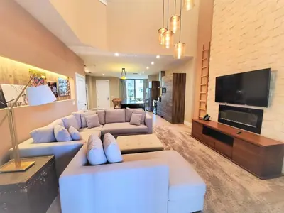 a living room with a blue couch and a tv at 7490 Magic Village 4suites 8 guests 8 min Disney in Orlando