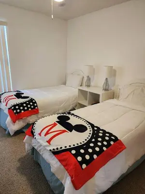 two beds in a room with at Cozivill in Kissimmee