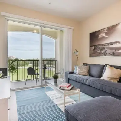 Central Elegance-Spacious Beautifully Decor Condo