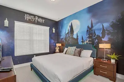 a bedroom with a harry potter mural on the wall at New Awesome decorated dreamhouse in Orlando