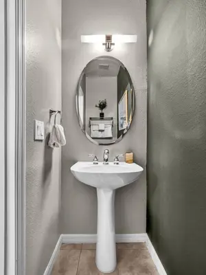 a bathroom with a white sink and a mirror at Beautiful townhouse centrally located in Orlando