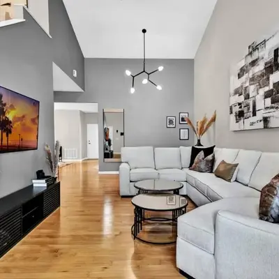 Beautiful townhouse centrally located