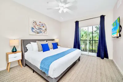a bedroom with a large bed and a window at 2BR Queen bed Condo - Pool - Near Disney in Orlando