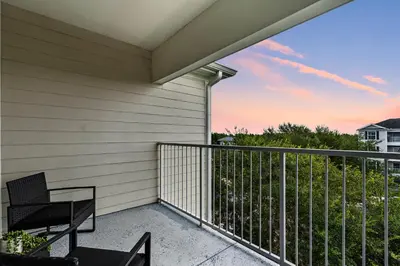 a balcony with a table and a chair at Amazing Apartment 3Brdm - 5 miles from Disney in Kissimmee