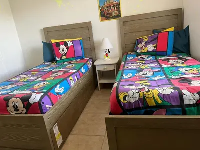 a bedroom with two twin beds in a room at Amazing Resort 2 bed condo close to Disney in Kissimmee