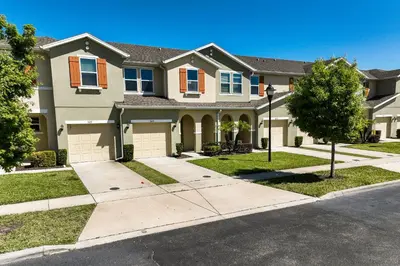 a large house with a driveway at Amazing 4 bedroom house near Disney in Kissimmee