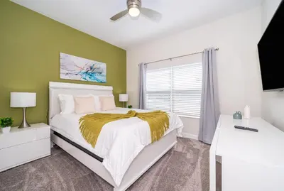a bedroom with a bed and a window at 4301WB TOWNHOUSE 5 BEDROOMS & 4 BATHROOMS + POOL in Kissimmee