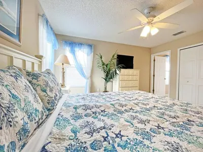 a bedroom with a bed and a ceiling fan at Sunnyside Villa home in Kissimmee