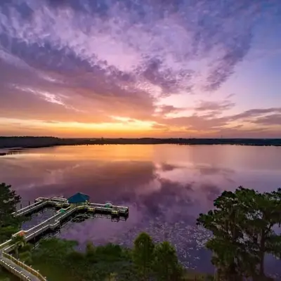 Balcony King Suite - Lake & Pool view