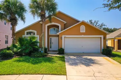 a house with palm trees in front of it at H8536 Single Level Pool Spa Home 5 Bed Near Disney in Kissimmee