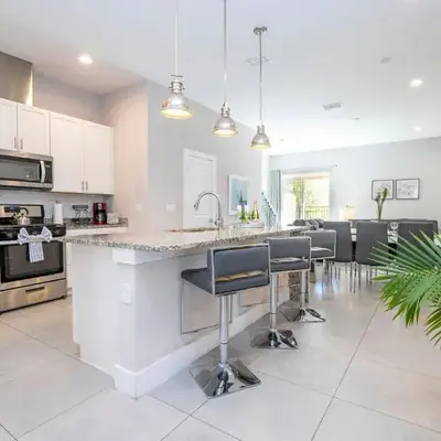 Awesome 4 Suites Villa 5 Min to Disney
