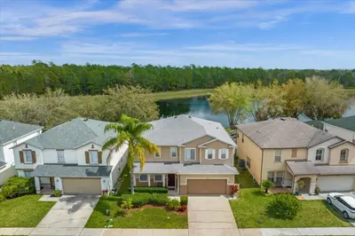 an aerial view of houses and a lake at Bluelakeview Luxury Villa with Private Pool & Spa plus Lake Views, BBQ, Games Room in Orlando