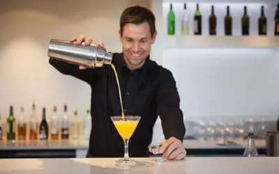 a man pouring a drink into a glass at Bposhtels Orlando Disney in Kissimmee