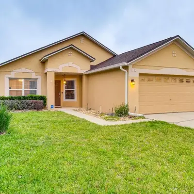 Lovely Florida Retreat with Lanai 5 Mi to Riverwalk
