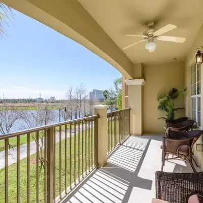 Gorgeous 3 Bed Lakeview