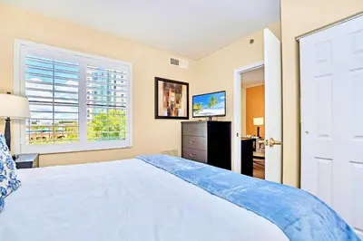 a bedroom with a large white bed and a window at Contemporary Apartment with Pool Hot Tub - Close to Universal Studios in Orlando