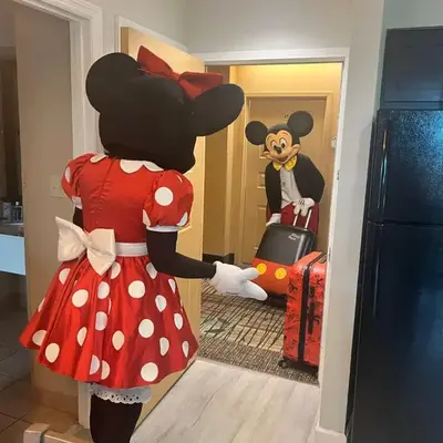 3 beds DisneyFree Shuttle