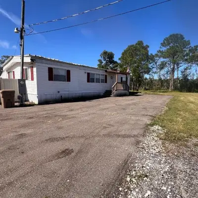 Mobile Home on huge parking space 10 mins from airport