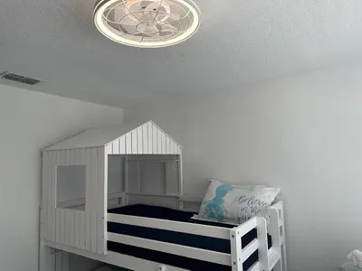 a bedroom with a white crib with a ceiling at Vilas em Seven Dwarfs - 3 Quartos - 20 min disney in Kissimmee