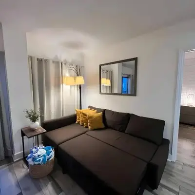 Renovated and cozy apartment near universal