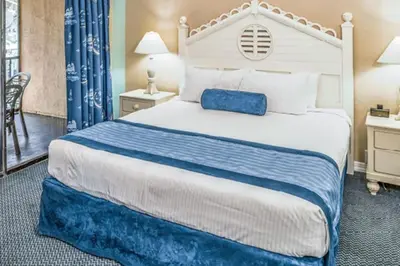 a bedroom with a large white bed with blue sheets at Diamond Bryans Spanish Cove 2BD in Orlando