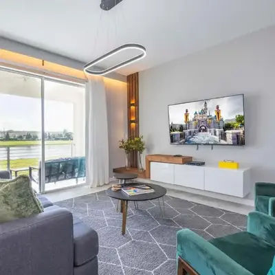 Stylish 2-BR Apt Sleeps 7 Near Disney Magic