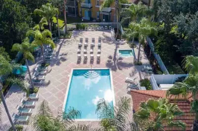 an overhead view of a swimming pool with palm trees at Sunkey Disney Home Resort 10 min from the Parks in Kissimmee