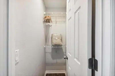 a walk in closet with a white door at 2 Suítes c/ Jacuzzi • 10min da Disney in Kissimmee