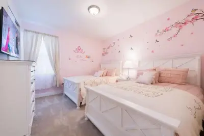 two beds in a bedroom with pink walls at 7738-IBRHAIM · 7738 Fairfax Dream Home in Orlando