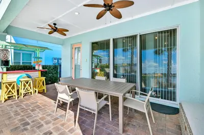 a dining room with a table and chairs at Paradise Cottage With Private Pool Near Disney With Margaritaville Resort & Island H2O Access - 8085Su in Orlando