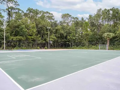 a tennis court with a tennis court at Welcoming 1BR Gateway Orlando 5 minutes to Disney in Vineland