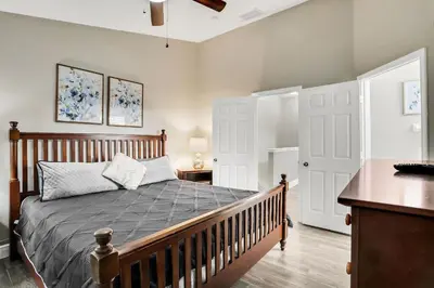 a bedroom with a bed with a wooden frame at Casa 3Q Windsor Hills c/ Piscina Perto da Disney in Orlando