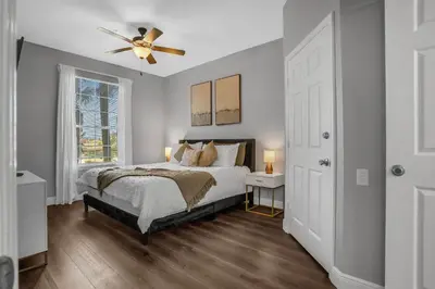 a bedroom with a bed and a ceiling fan at 3Q/2B 10min da DISNEY Acesso Resort in Orlando