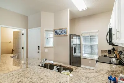 a kitchen with a sink and a counter top at Casa 3Q Bella Vida c Piscina Próx Disney e Walmart in Kissimmee