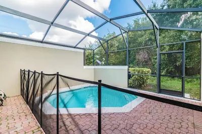 an indoor swimming pool in a glass house at Casa 3Q Bella Vida c Piscina Próx Disney e Walmart in Kissimmee