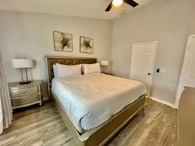 a bedroom with a bed and a night stand with a lamp at 7660 - 3Q/3B Casa em Resort *10min DISNEY* in Orlando