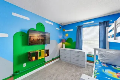 a childs bedroom with a green and blue wall at Casa de Luxo em Storey Lake Resort in Kissimmee