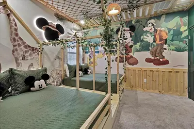 a childrens room with a giraffe and giraffe mural at Gorgeous Paradiso Mansion-Poolgame Roomtheater-3 in Orlando