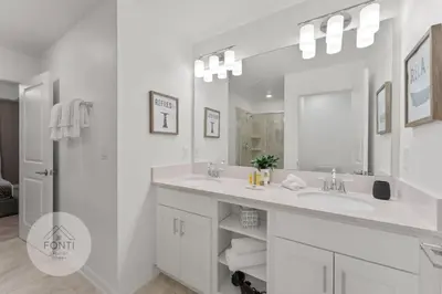a bathroom with two sinks and a large mirror at Modern Storey Lake Resort Disney Orlando 3191-307 in Kissimmee