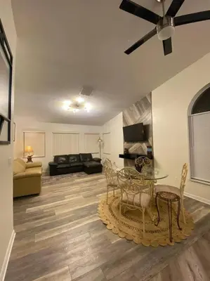 a living room with a table and chairs and a couch at Casa a 3 millas de Disney in Kissimmee