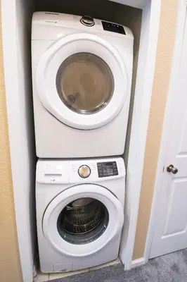 a washing machine and a dryer in a room at Casa Mickey in Orlando