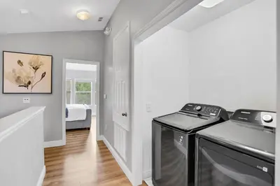 a kitchen with a stove and a sink in a room at 3Q/3B c/piscina 10min to Disney in Orlando
