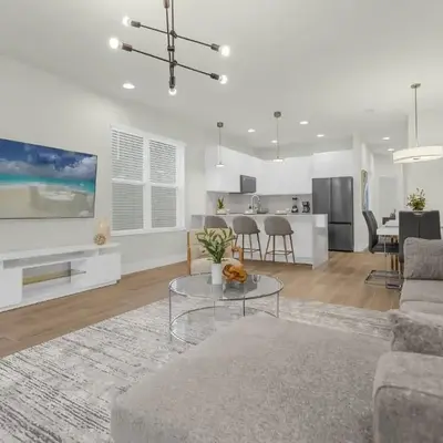 Upstay - Modern Family Townhome with Pool
