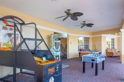 a living room with a play room with a table at 3Q/3.5B Vista Cay Resort - 5 Minutos da Universal in Orlando