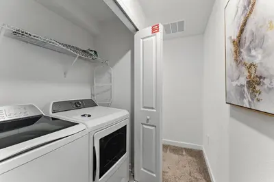 a small kitchen with a stove and a refrigerator at 4Q/3B Luxuosa e Moderna | Piscina Priv. in Kissimmee
