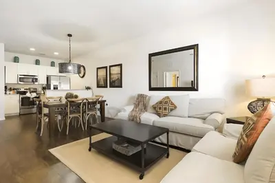 a living room with a couch and a table at Casa 3Q em Resort Fechado – A Minutos da Disney in Kissimmee