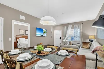 a dining room and living room with a table and chairs at Casa 3Q West Lucaya c/ Piscina – Perto da Disney in Kissimmee