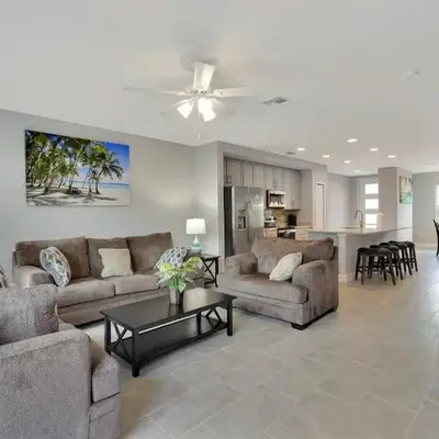 Spectacular! Townhome 9 Miles to Disney World!