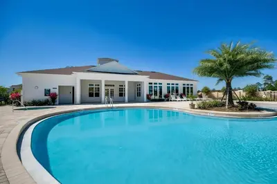 a large swimming pool in front of a house at Casa 3Q/2B – Região Disney com Piscina Privada in Kissimmee